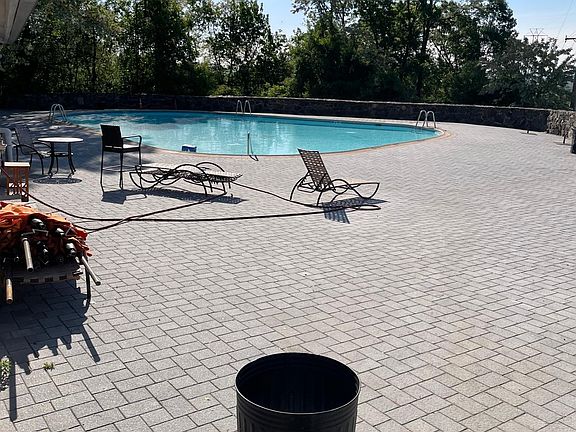3rd image of 12 Foxwood Dr #12B