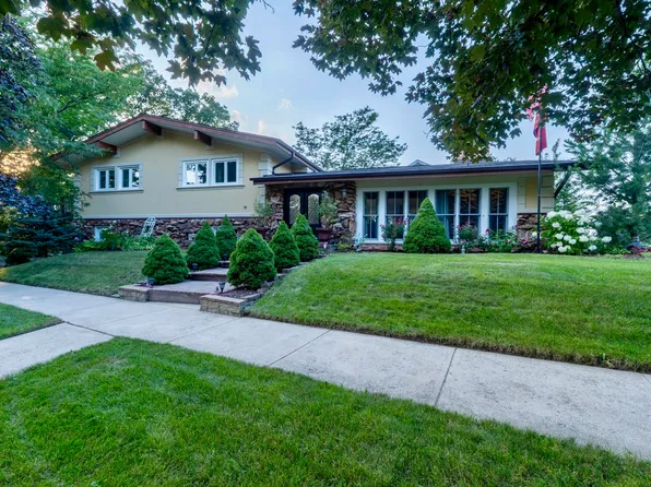 606 Valley Dr, Lemont, IL 60439