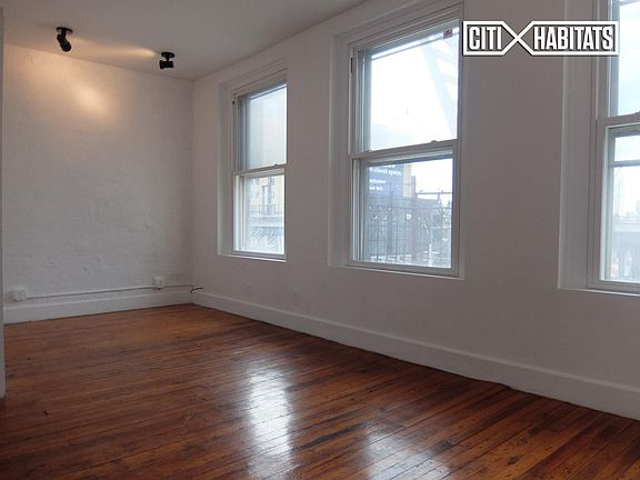 3rd image of 134 10th Ave Unit 3