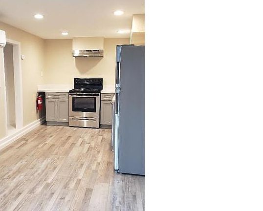4th image of 624 W 14th St APT B