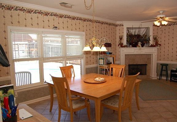 Eating Area/Hearth Room