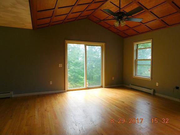 3rd image of 39 Midwood Dr