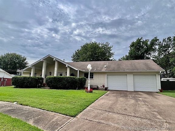 2nd image of 606 McArthur Ln