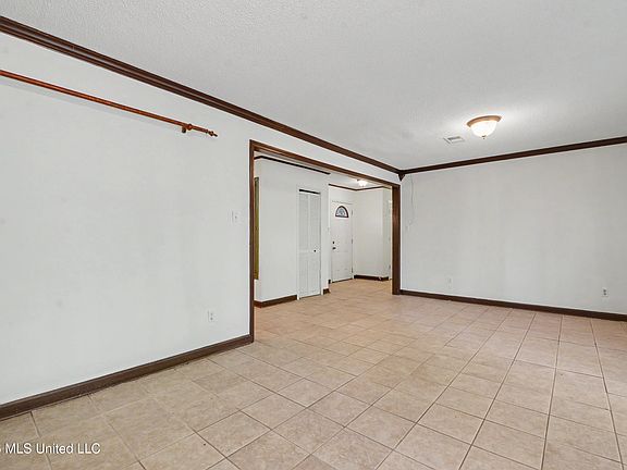 5th image of 1040 Del Norte Cir