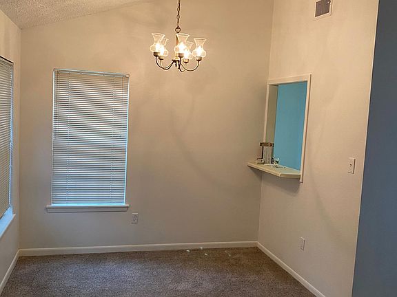 3rd image of 101 Castlewood Cir