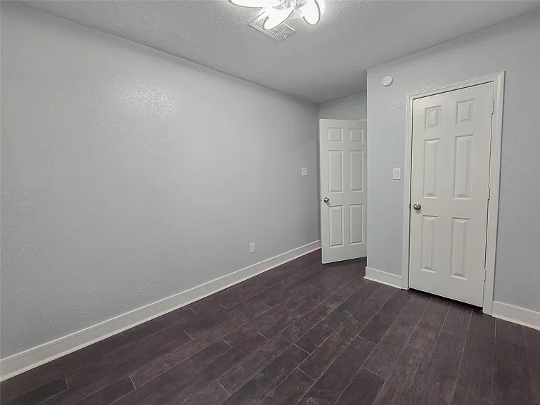 7007 Bellaire Blvd — Photo 22