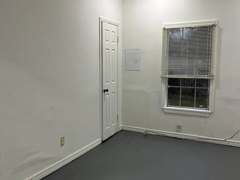 Agnes St — Photo 11