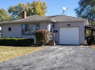 6117 Walker Ave, Loves Park, IL 61111