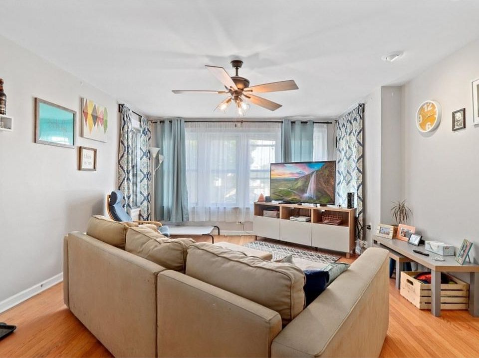 1st image of 4016 N Sawyer Ave #1