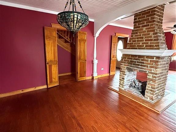 5th image of 804 E Main St
