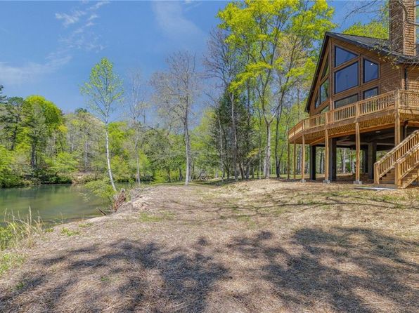 275 River Cliff Dr, Cornelia, GA 30531