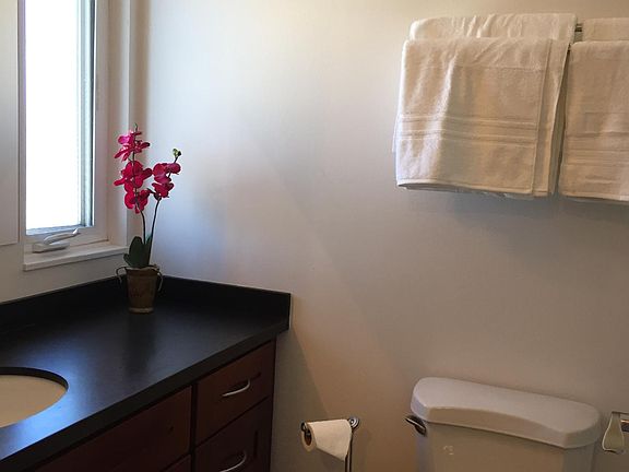 4th image of 928 Peninsula Ave #413