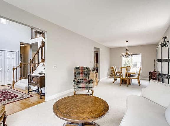 4th image of 241 Moorehead Dr