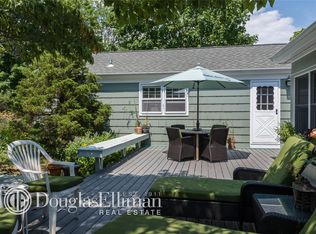 44 Connetquot Rd, Bayport, NY 11705