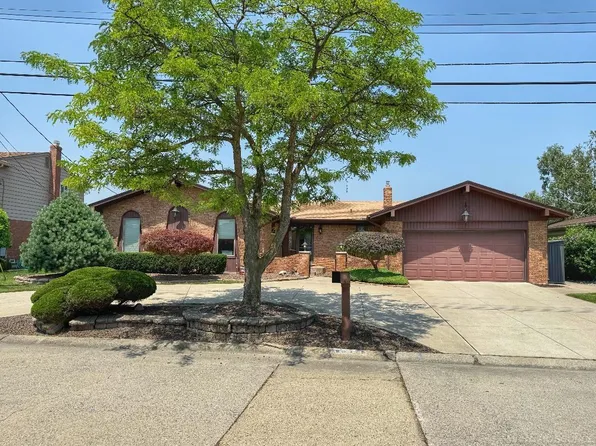 29471 N Seaway Ct, Harrison Township, MI 48045