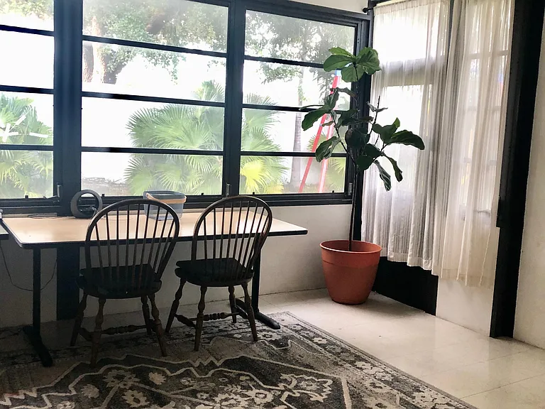 Florida room/ AC enclosed patio