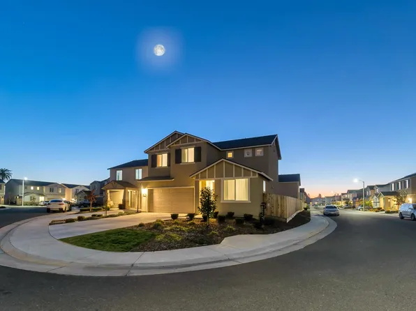 2207 S Crumal Street, Visalia, CA 93292