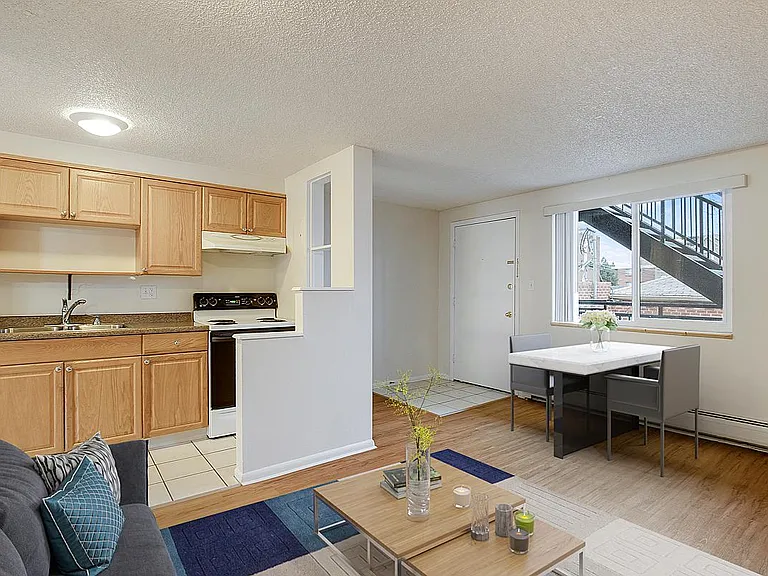 136 N Washington St — Photo 3