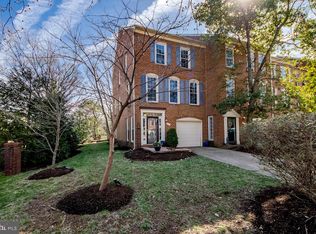 813 S Adams St, Arlington, VA 22204