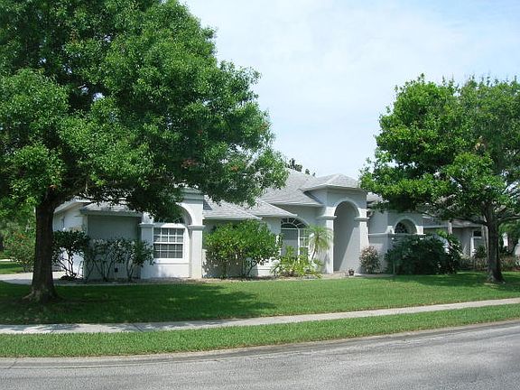 2nd image of 5742 Newbury Cir