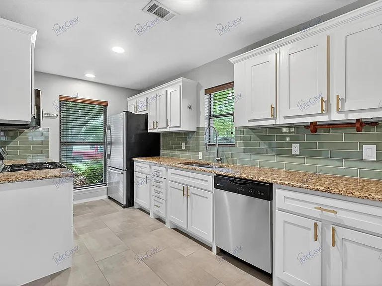 3827 Clubway Ln — Photo 7