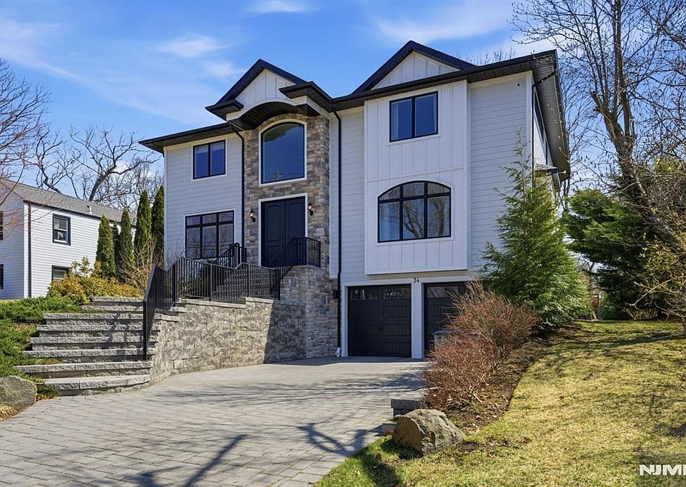 1st image of 34 Dubois Ave