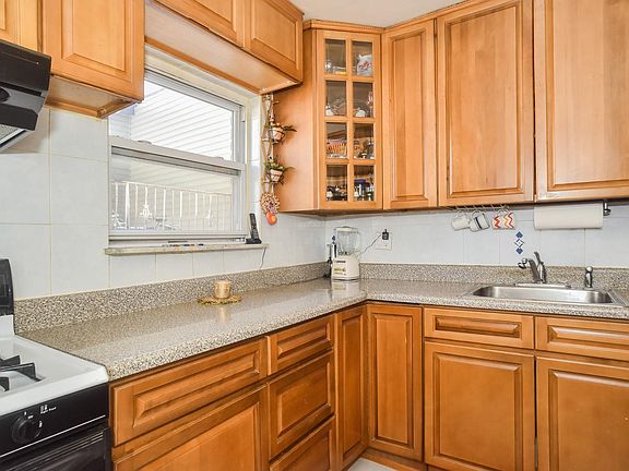 5th image of 50-35 43rd St