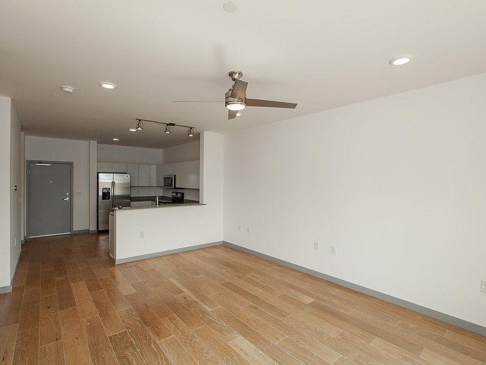 1st image of 400 Herron Dr #415