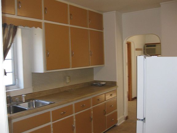 4th image of 630 Walnut St