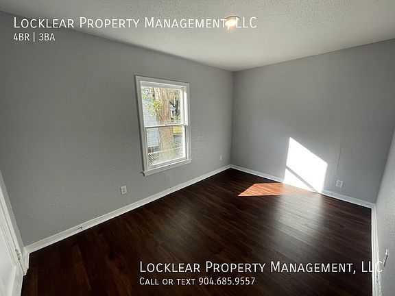 4th image of 1028 Saint Clair St