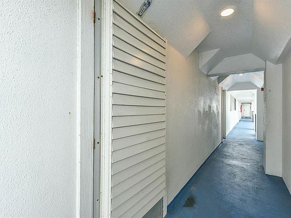 3rd image of 7310 Seawall Blvd APT 605