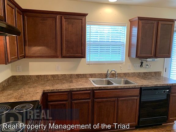 3rd image of 2 Hillrise Ct