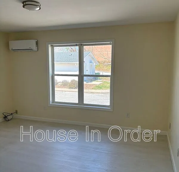 307 8th Ave E #204 — Photo 3