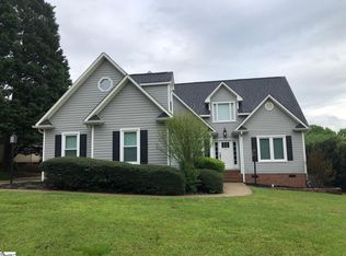 402 Oak Wind Cir, Greer, SC 29651