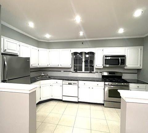 3rd image of 3008 Barkley Ave