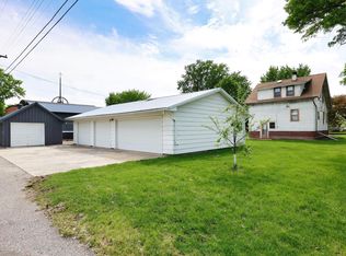 411 6th St S, Bird Island, MN 55310