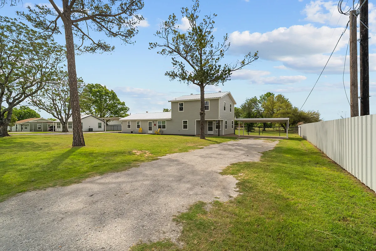 Building Photo - 1058 E Reno Rd