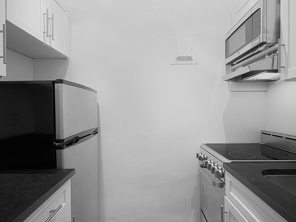 5th image of 24 5th Ave APT 819