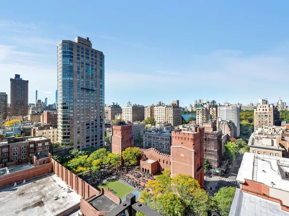 1220 Park Avenue image 12 of 18