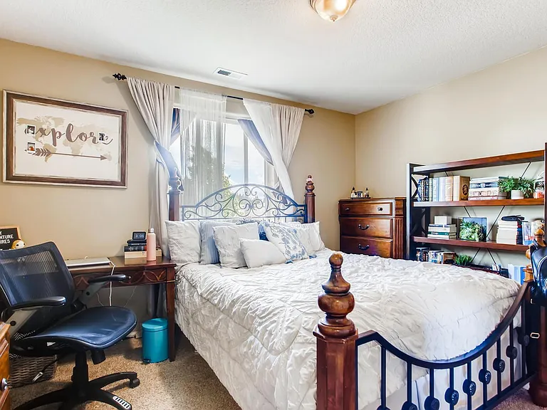 4805 NE 50th Ct — Photo 9