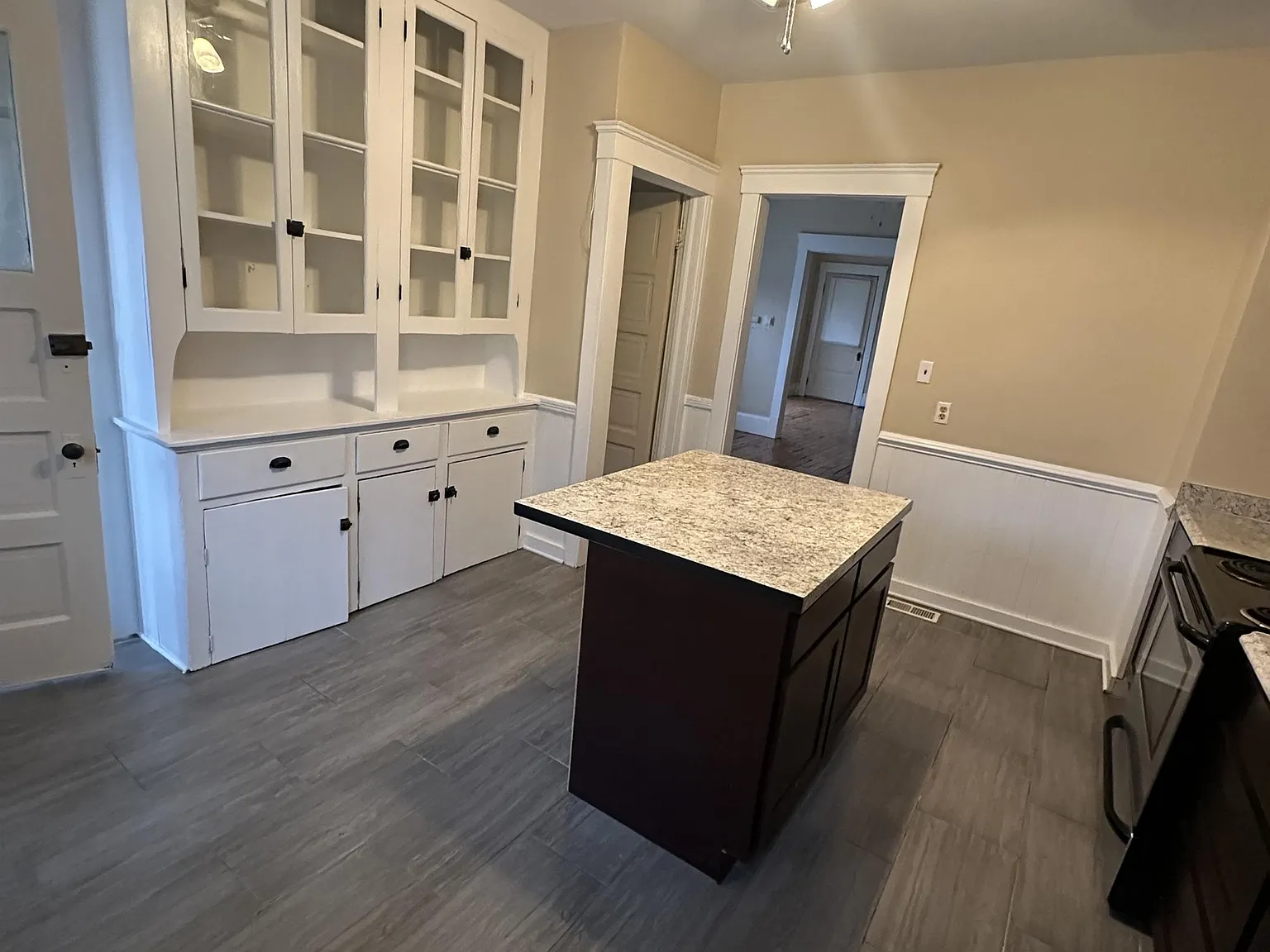 4301 Bridge Avenue* - FR — Photo 4
