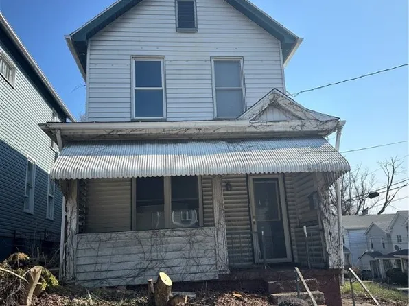 9 E Gaskill Ave, Jeannette, PA 15644