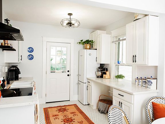 4th image of 415 Park Cir