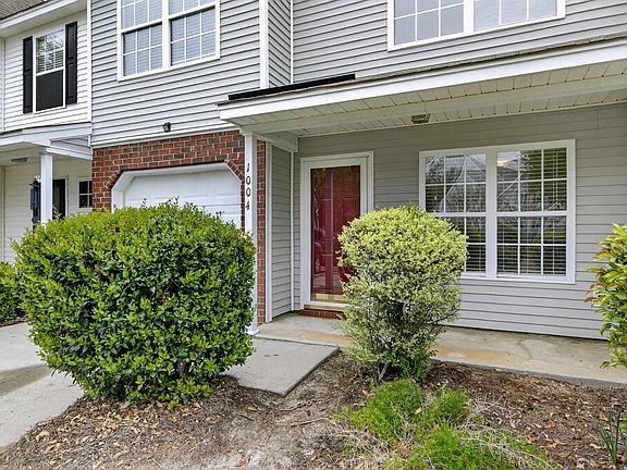 3rd image of 1004 Yellow Hawthorn Cir