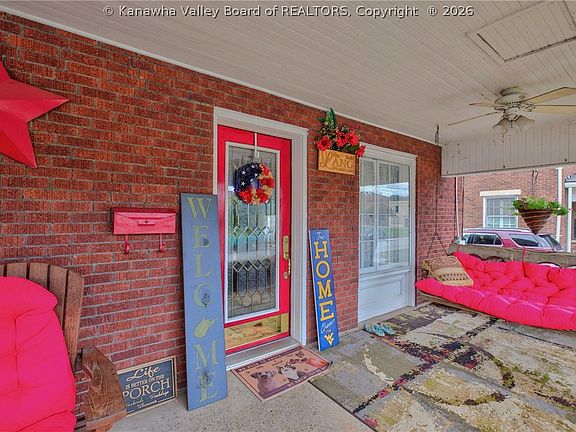 4th image of 208 Race St