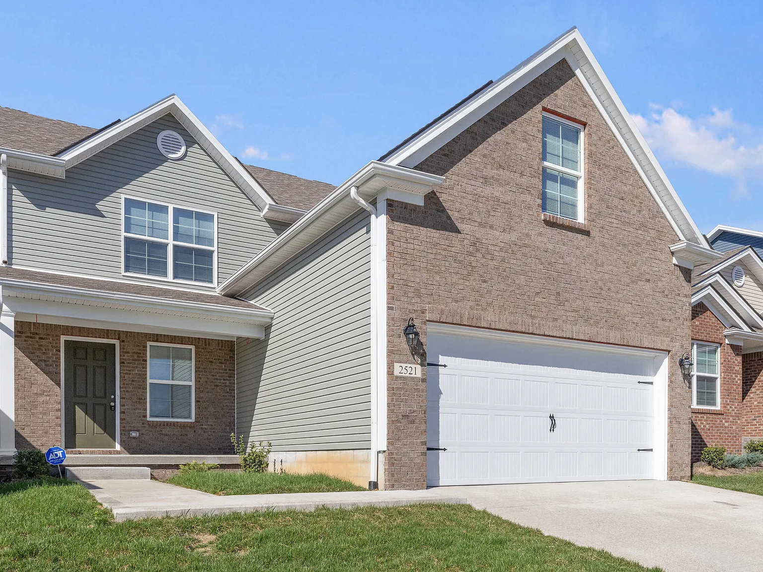 4 bed, 2.5 bath, 2100 sqft, $2,350 — Photo 2