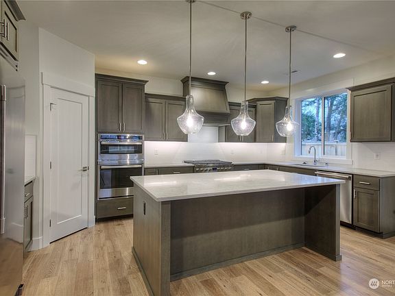 3rd image of 7716 Zircon Dr SW