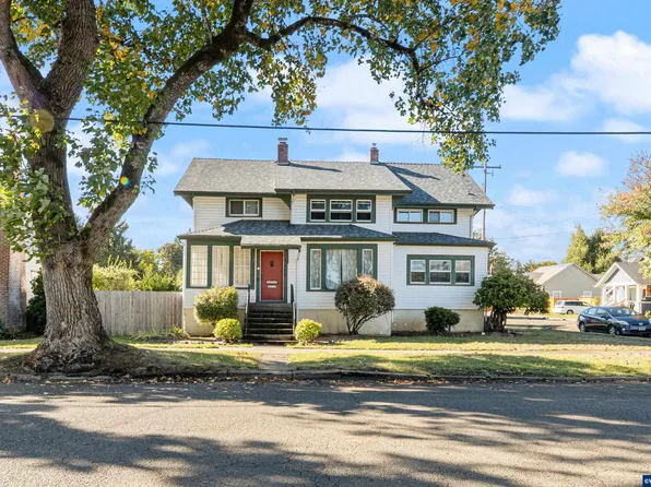 1111 SW Levens St, Dallas, OR 97338