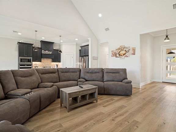 4th image of 219 Kaul Ln