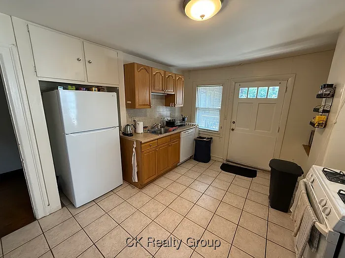 98 Mount Auburn St — Photo 7